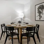 Citycenter Family Apartment, Three Bedrooms Up To 8 People, Free Parking And Wifi * ロヴァニエミ