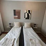 Citycenter Family Apartment, Three Bedrooms Up To 8 People, Free Parking And Wifi * Rovaniemi