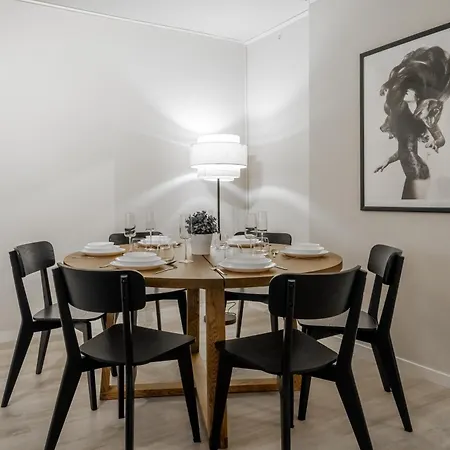 Citycenter Family Apartment, Three Bedrooms Up To 8 People, Free Parking And Wifi * 로바니에미