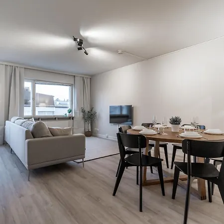 Floor Three-bedroom In The Heart Of *