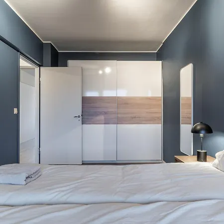 Citycenter Family Apartment, Three Bedrooms Up To 8 People, Free Parking And Wifi * ロヴァニエミ