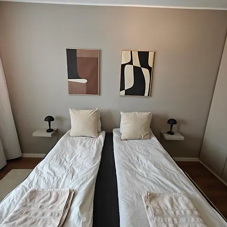 Citycenter Family Apartment, Three Bedrooms Up To 8 People, Free Parking And Wifi * Rovaniemi