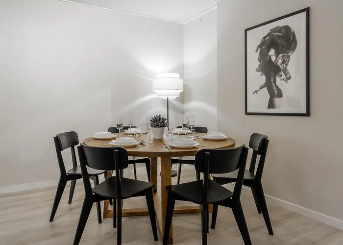 Citycenter Family Apartment, Three Bedrooms Up To 8 People, Free Parking And Wifi * ロヴァニエミ